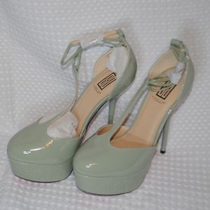 Signature by shoe dazzle